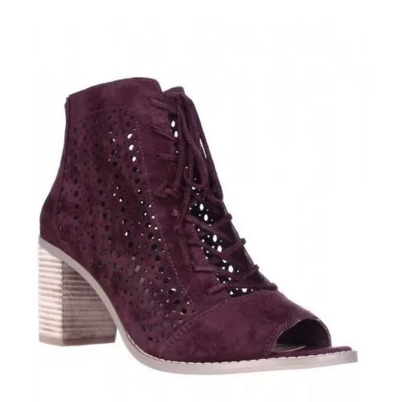 VINCE CAMUTO Trevan Cutout Bootie - Picture 1 of 4